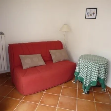D'anjou Maisonnette T3 Avec Cour *